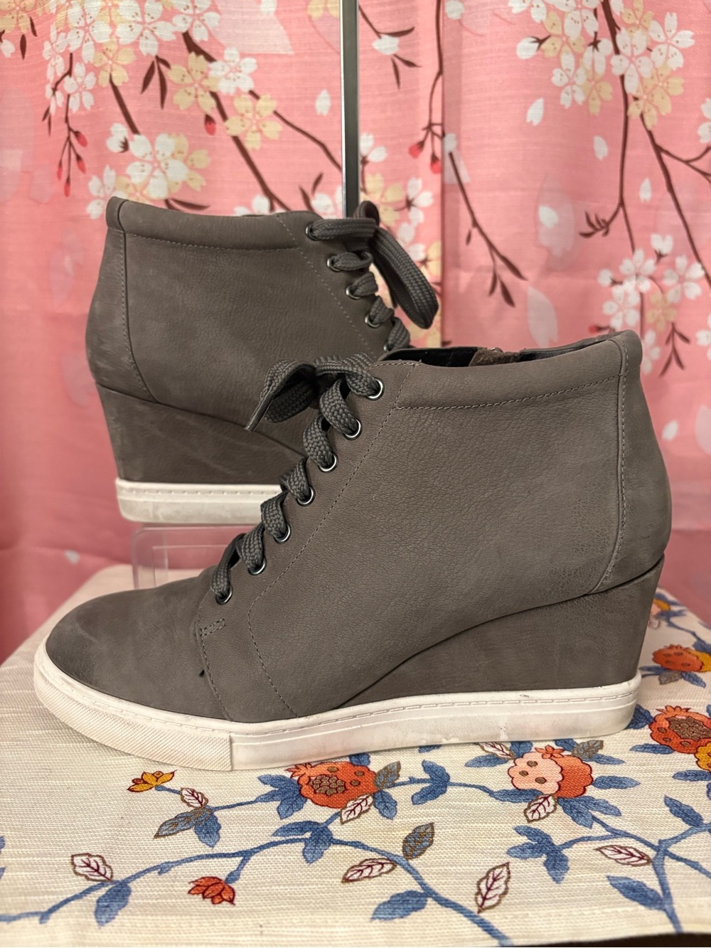 Caslon Axel Grey Brushed Leather Sneaker Wedges Shooties US 7.5